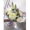 Букет из хризантем, роз, лимониума, сантини и дельфиниумов