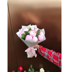 Букет розовых пионов